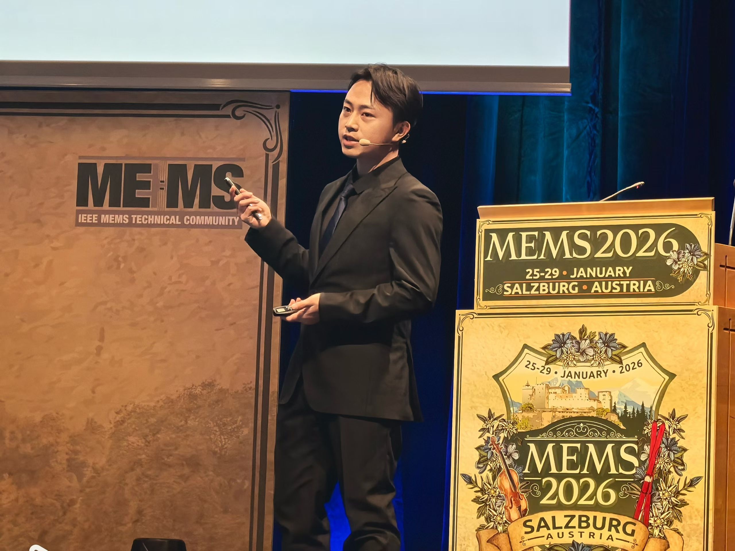 2 博士生王炫棋现场作会议报告.jpg