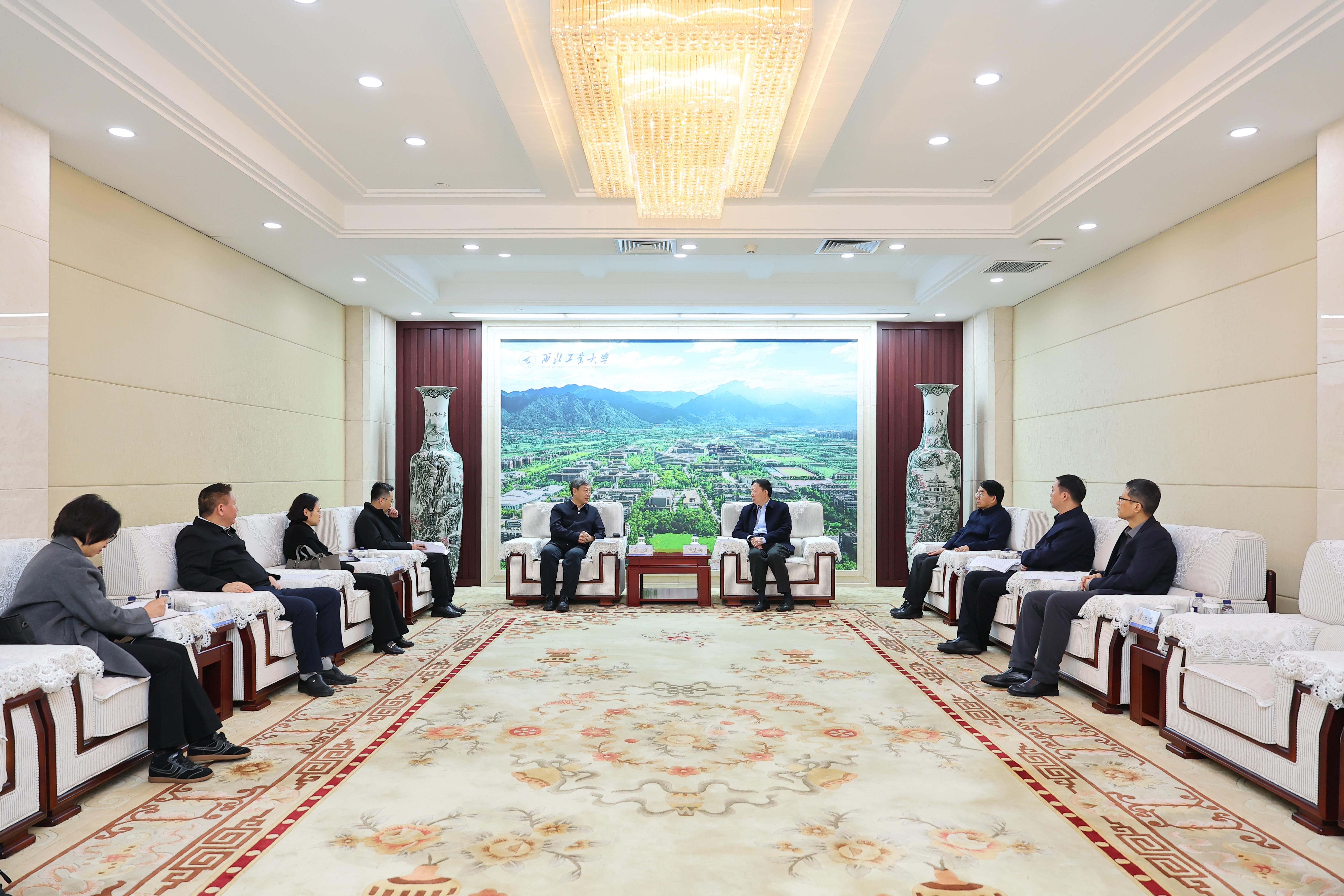 党委书记 李言荣会见重庆市副市长马震一行 (5).JPG