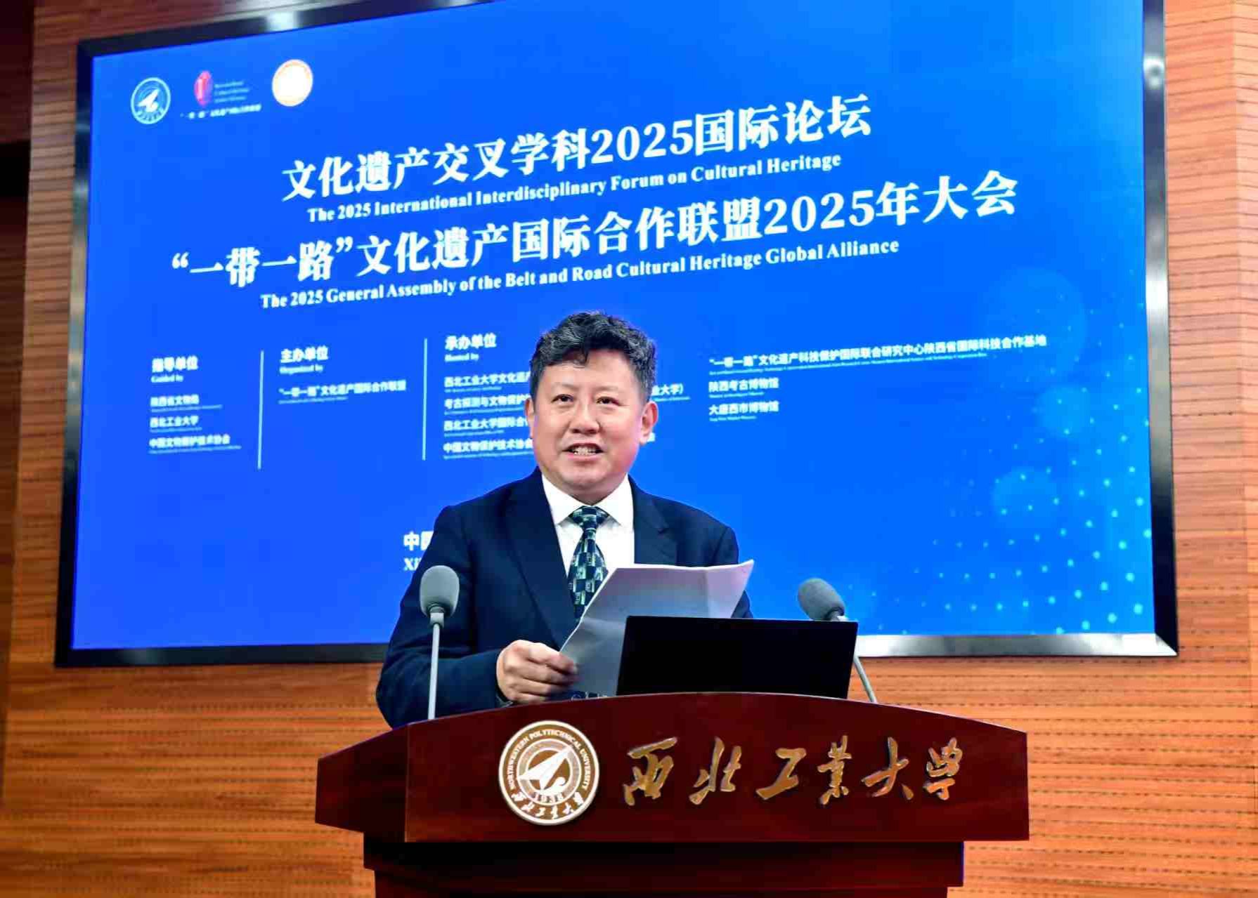 主持.jpg 主持.jpg