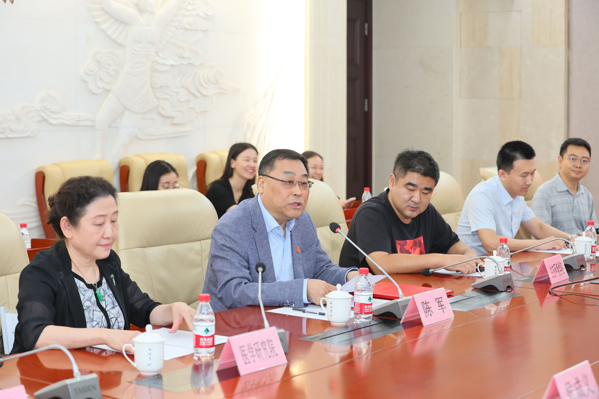 陈军教授发言.JPG 陈军教授发言.JPG