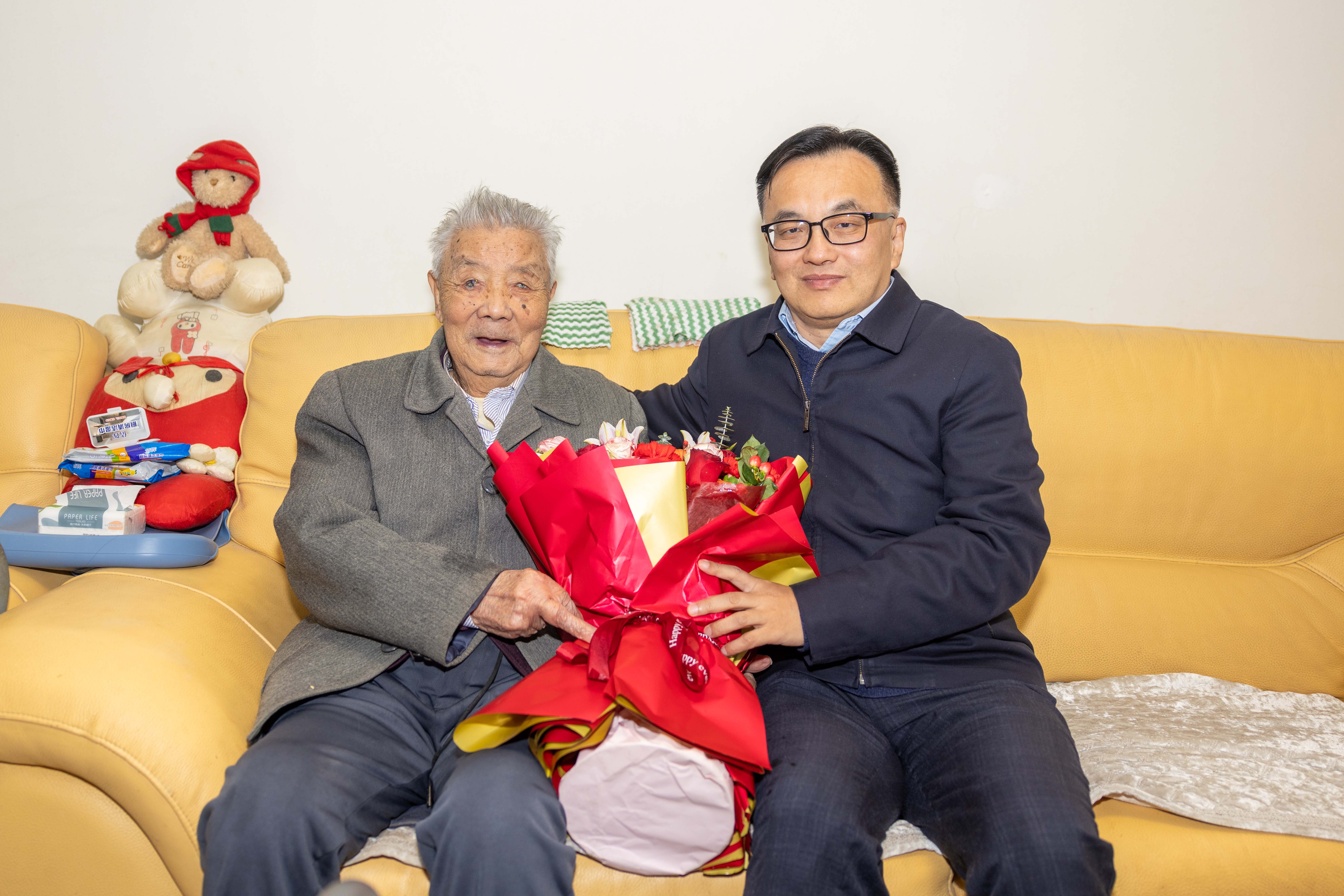 20250118吕卫东书记慰问侯廉圣——司哲摄.jpg undefined