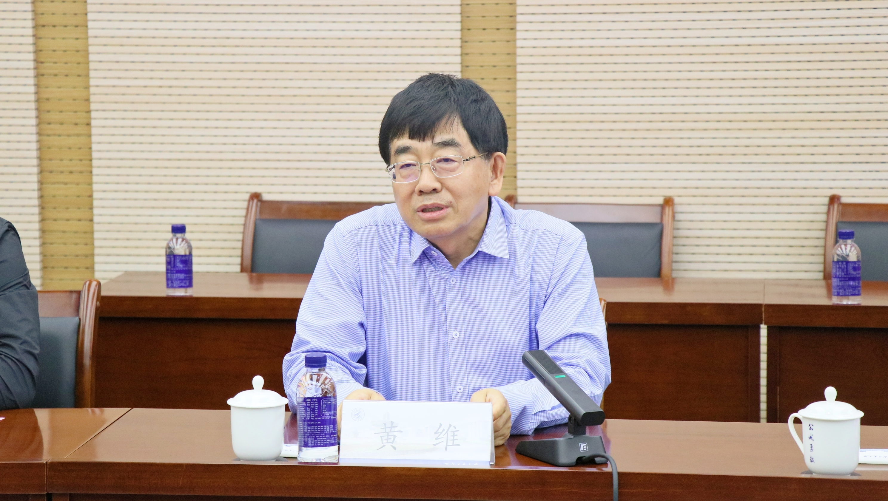黄院士1.jpg