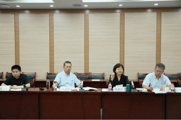 校领导图.png 校领导图.png