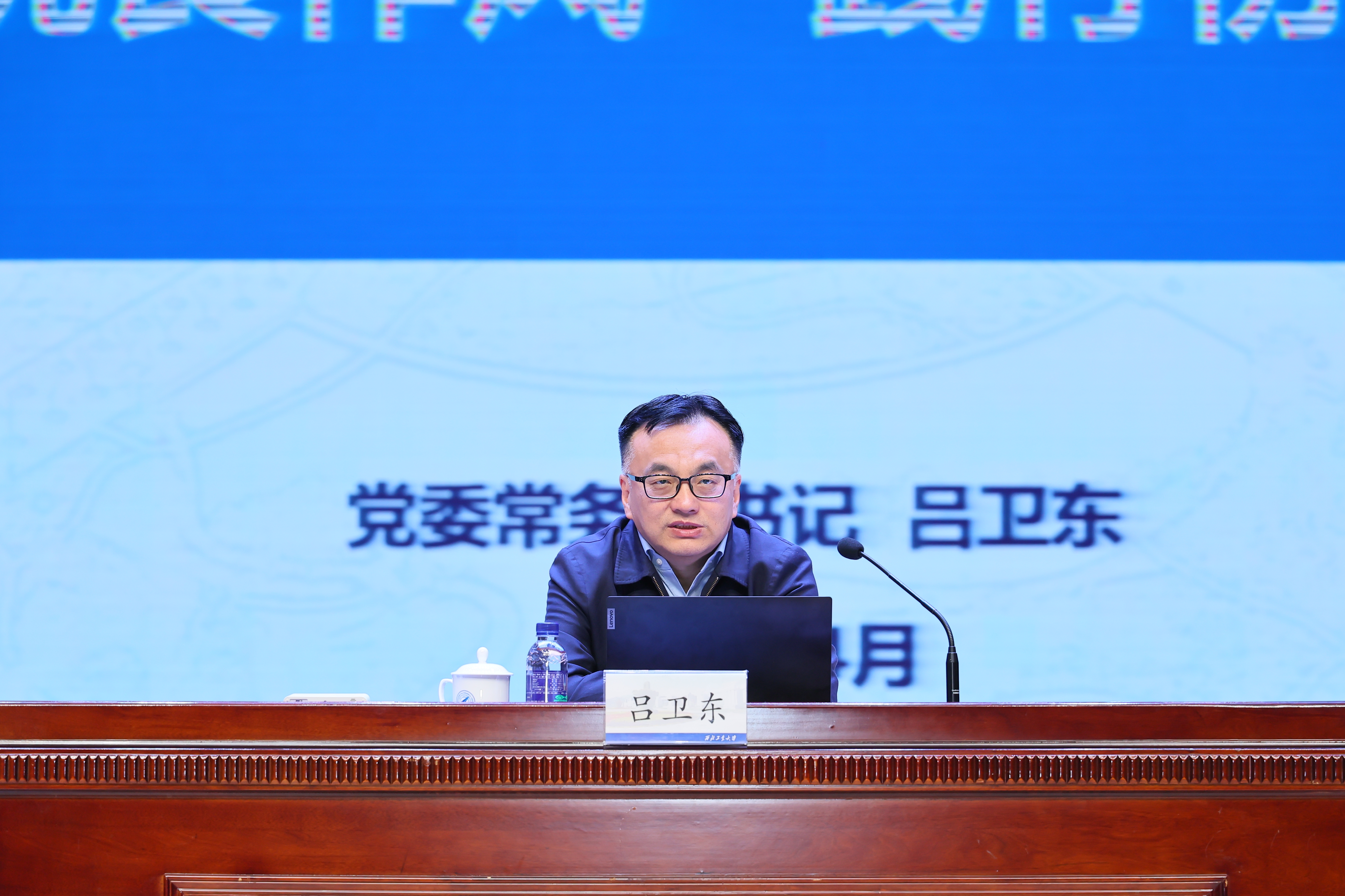图一 吕书记.JPG 图一 吕书记.JPG