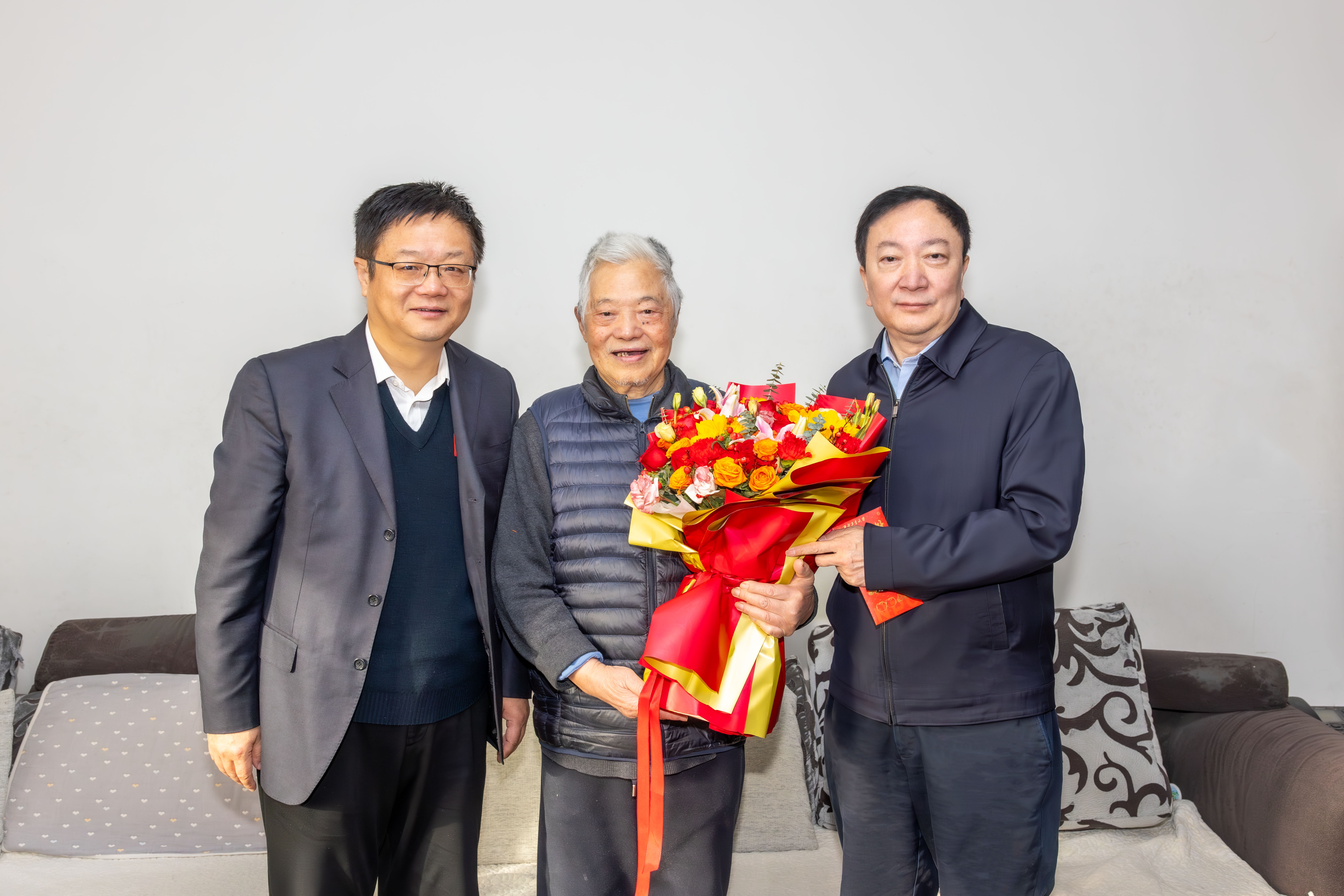 20250114李言荣书记慰问江云祥——司哲摄.jpg undefined
